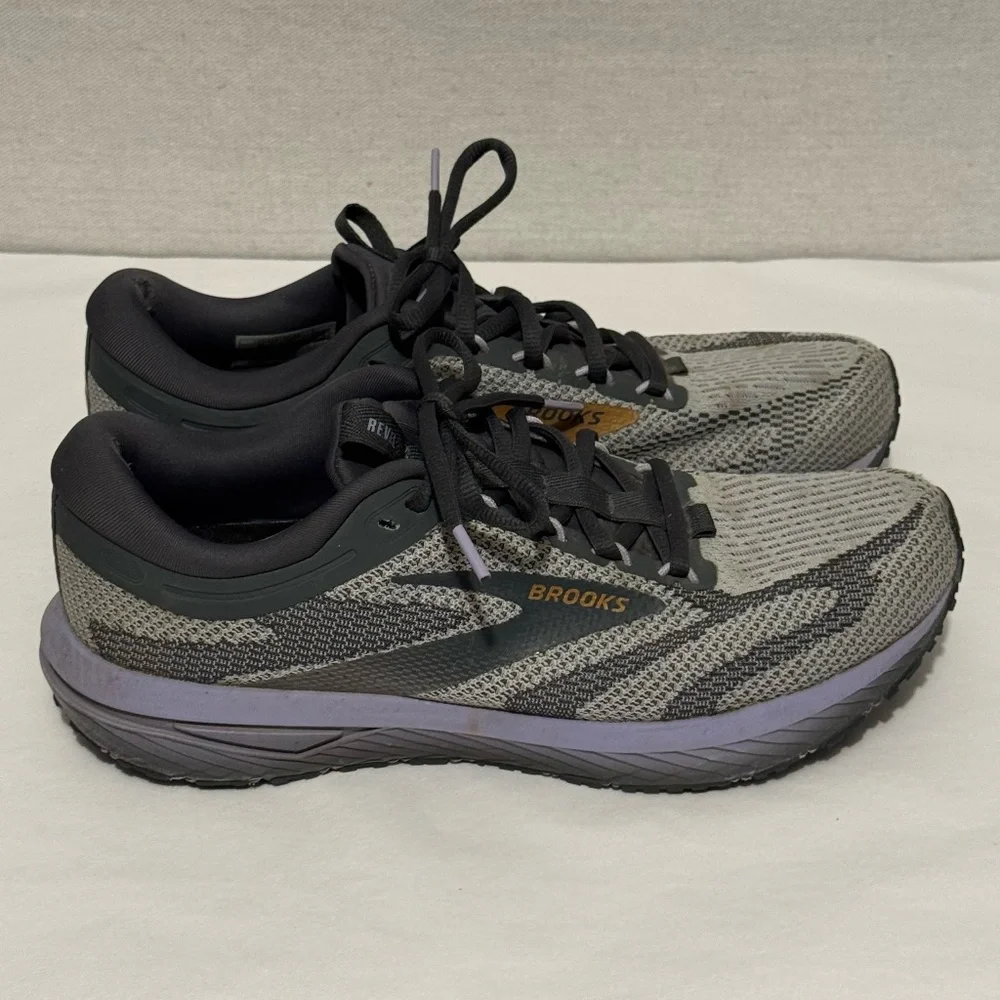 Brooks Revel 7 Sneakers - size 10